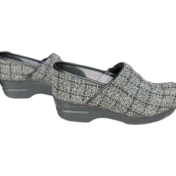 Dansko Vegan Women’s Tweed Slip On Clogs Black White Size 7.5-8 (38) - Picture 2 of 10